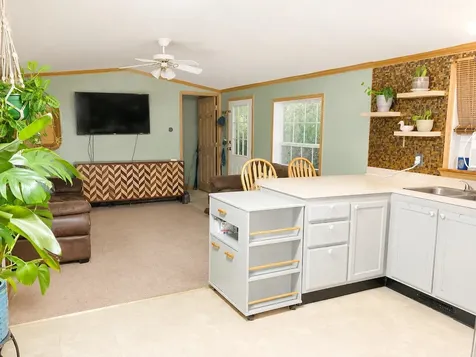 10 Hummingbird Lane Raymond NH 03077