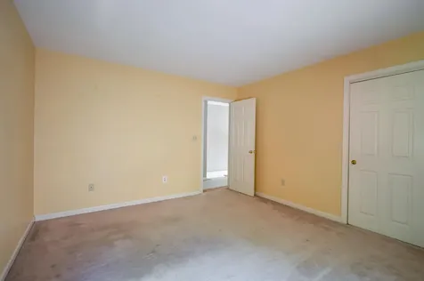 67 Sargent Road Hollis NH 03049