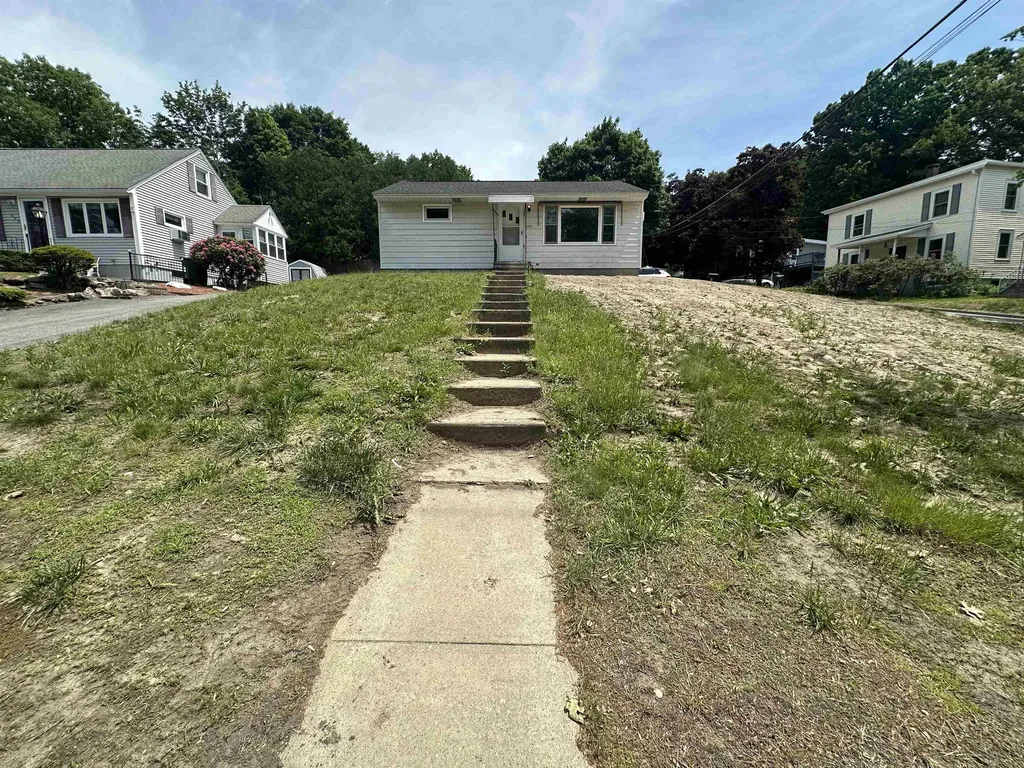 695 Calef Road Manchester NH 03103