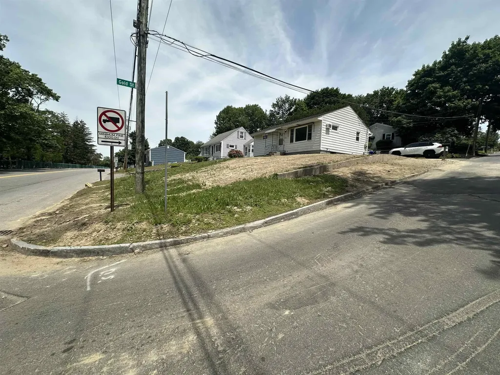 695 Calef Road Manchester NH 03103