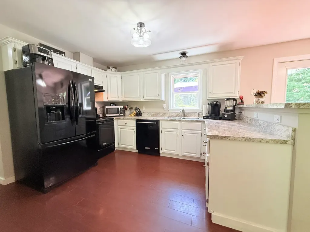 94 Hill Road Alstead NH 03602