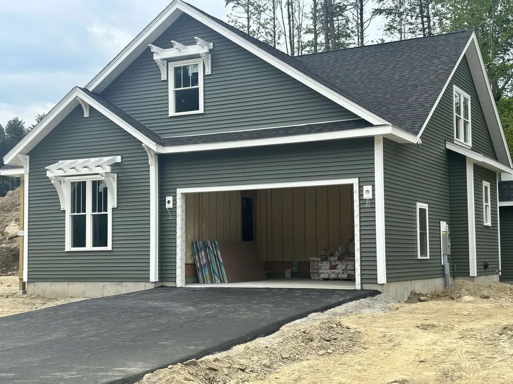 103 Lady Walsingham Way Laconia NH 03246
