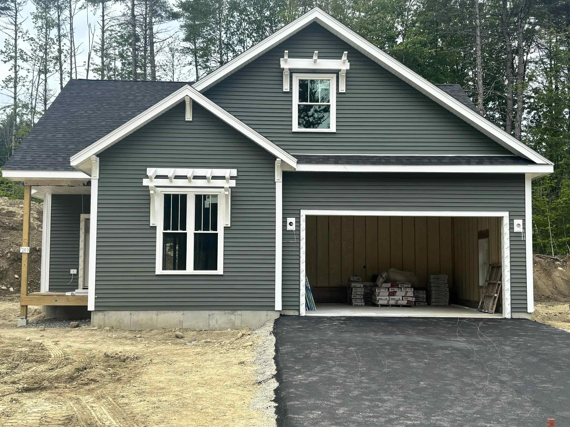 103 Lady Walsingham Way Laconia NH 03246