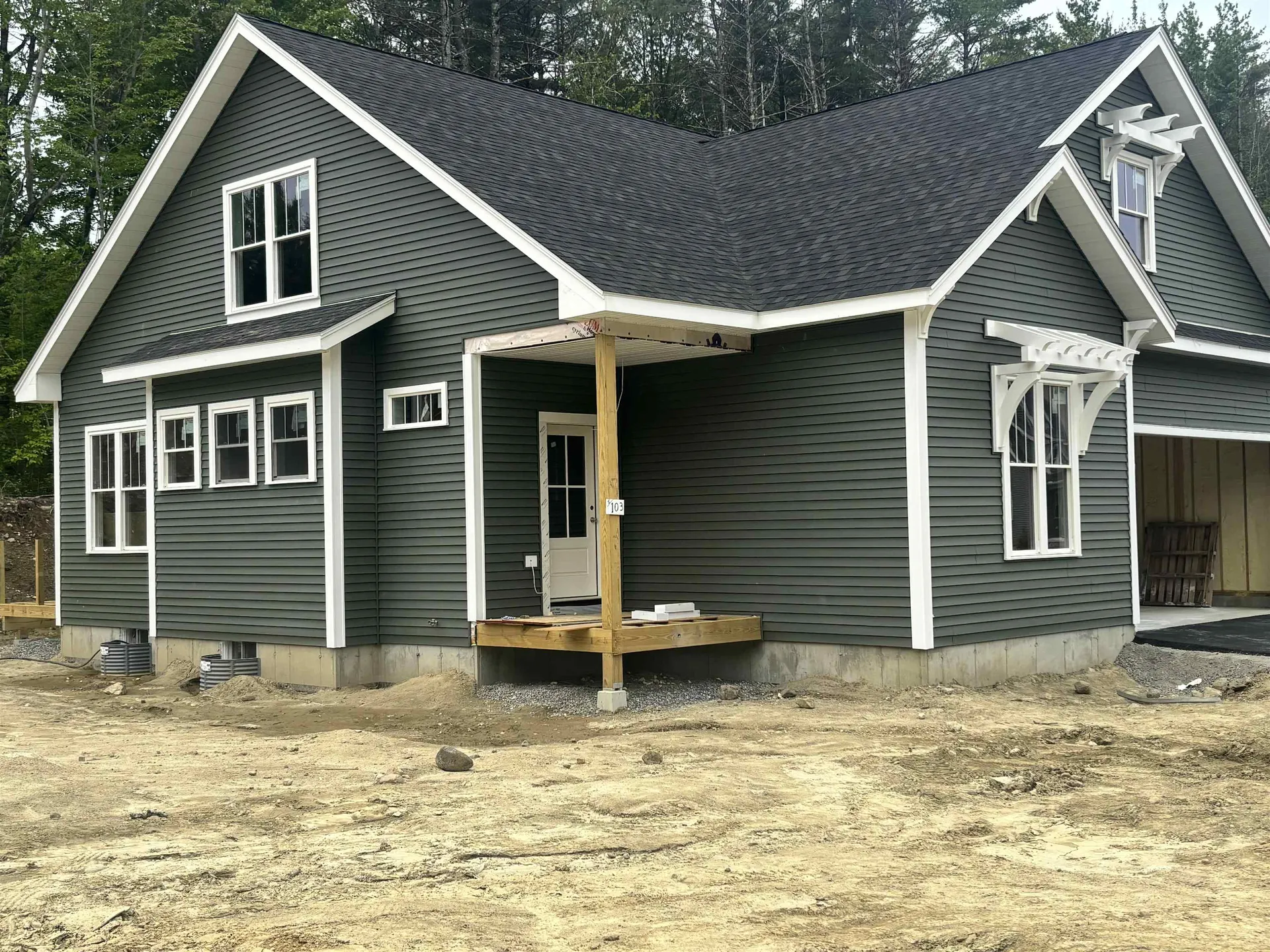 103 Lady Walsingham Way Laconia NH 03246