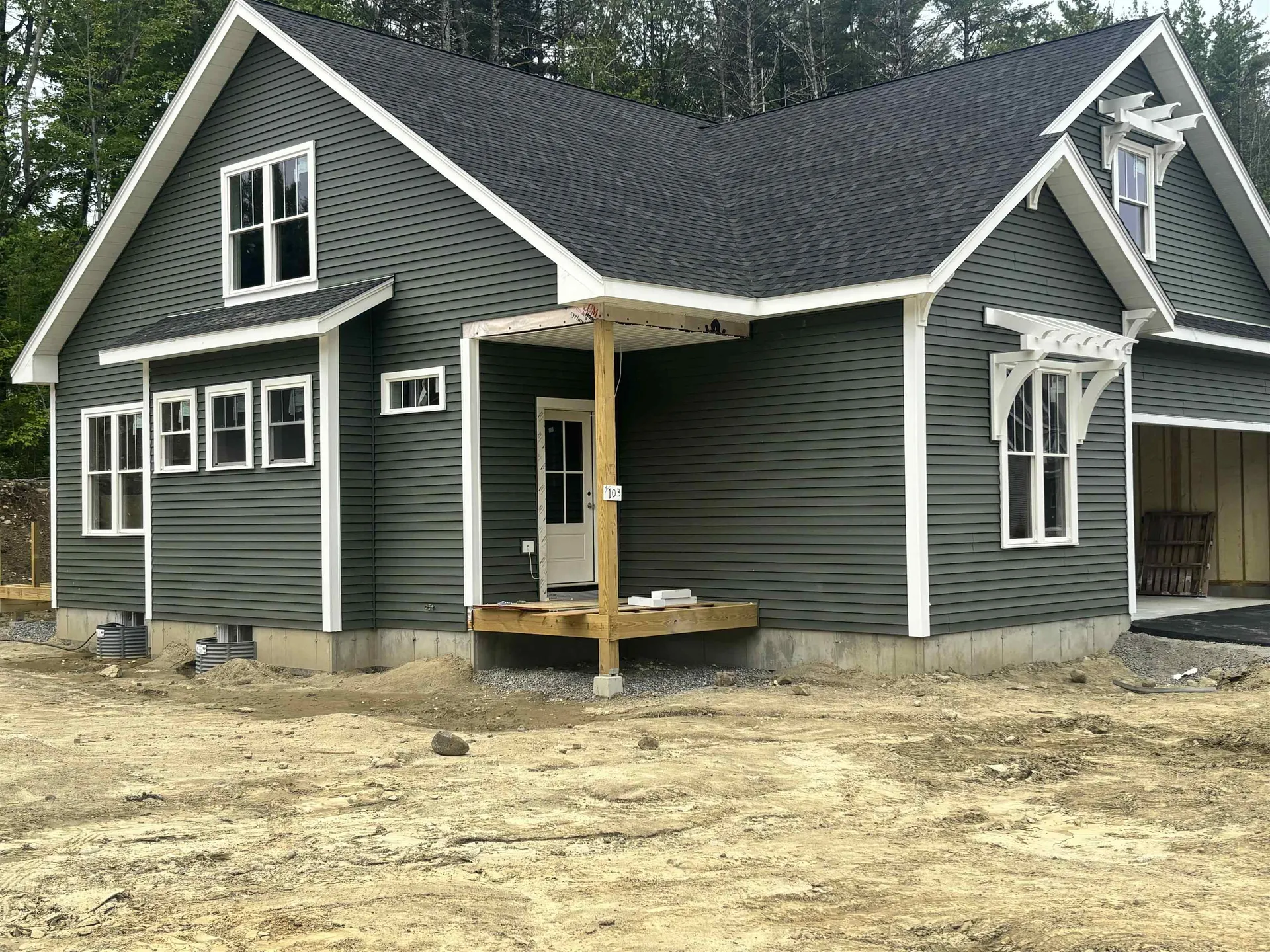103 Lady Walsingham Way Laconia NH 03246