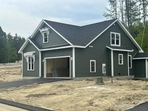 103 Lady Walsingham Way Laconia NH 03246