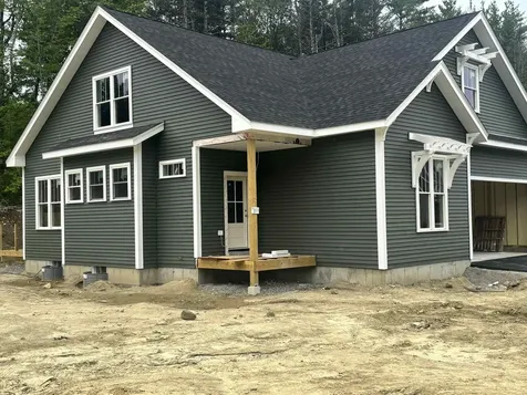 103 Lady Walsingham Way Laconia NH 03246