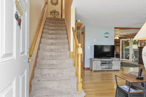 31 Tigertail Circle Derry NH 03038
