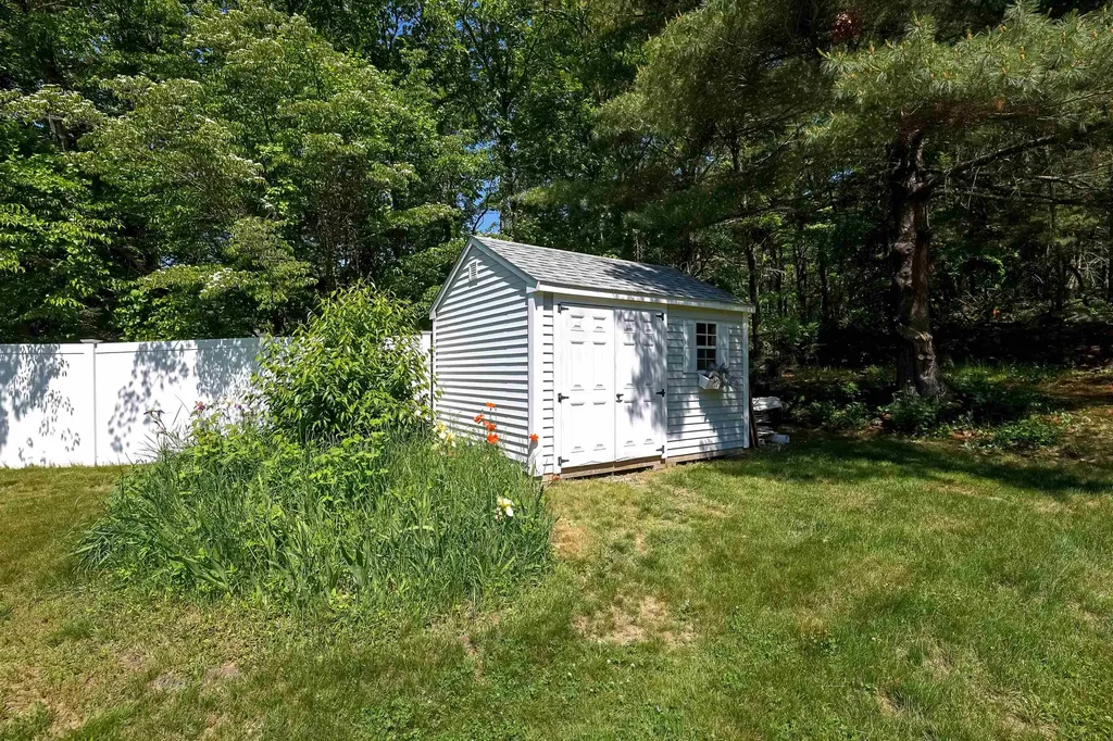 109 Baboosic Lake Road Merrimack NH 03054