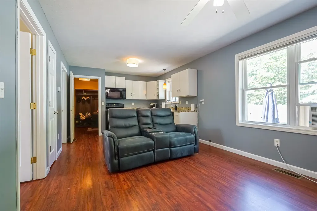 109 Baboosic Lake Road Merrimack NH 03054