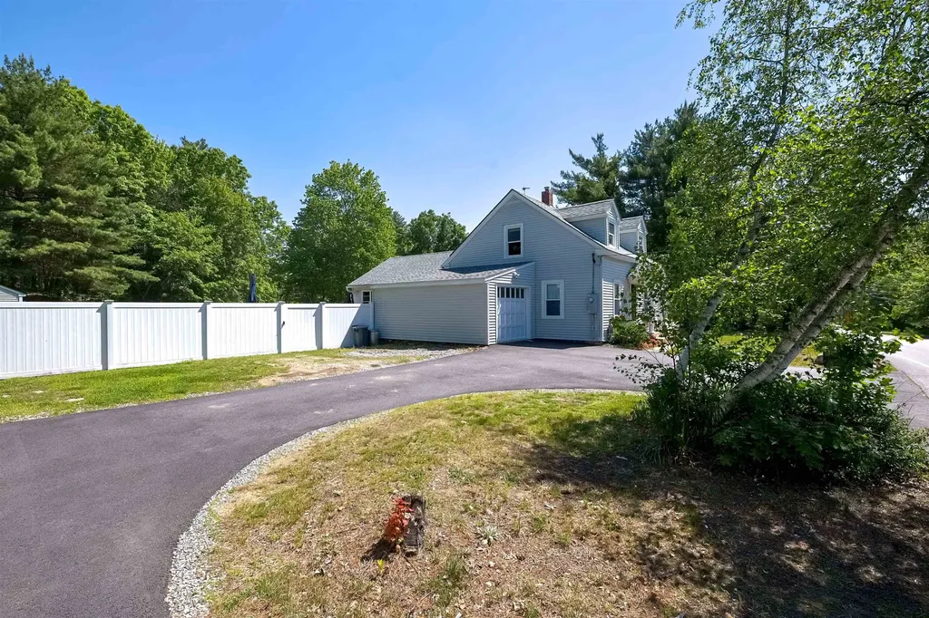 109 Baboosic Lake Road Merrimack NH 03054