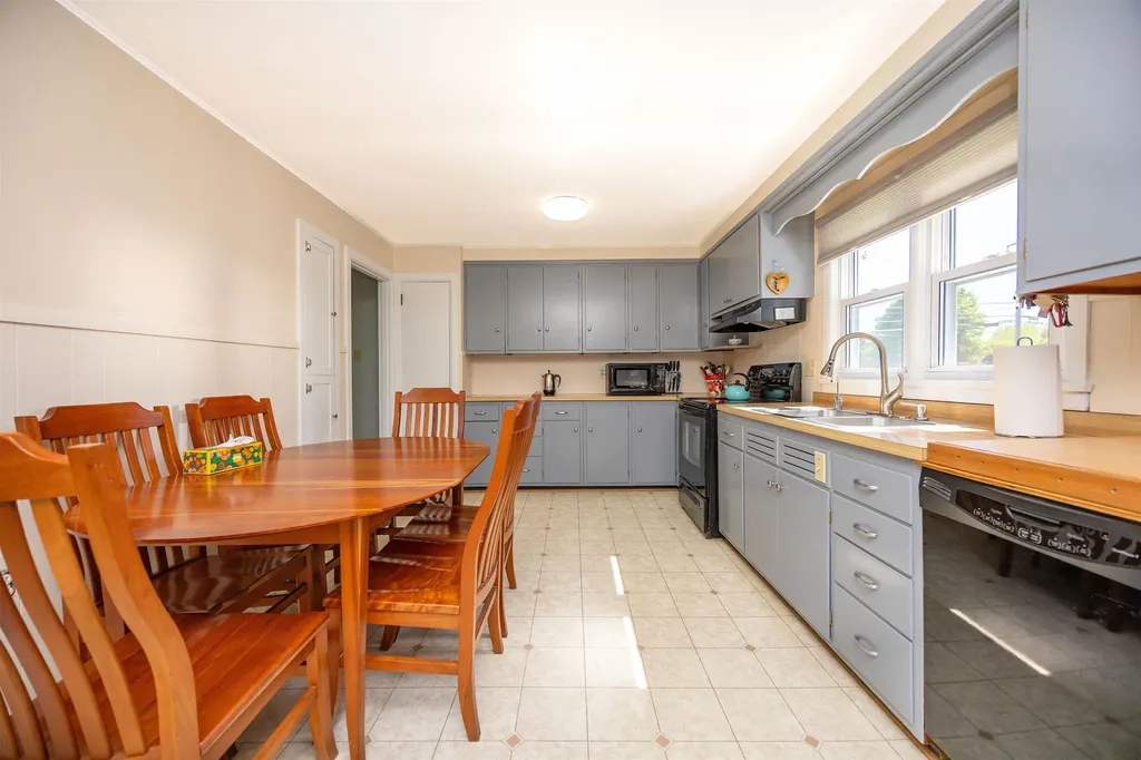 1272 Concord Avenue St. Johnsbury VT 05819