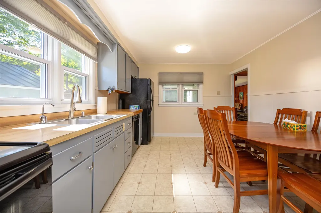 1272 Concord Avenue St. Johnsbury VT 05819