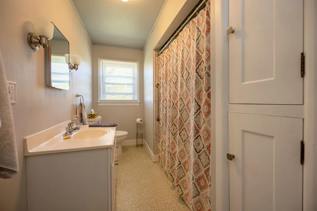 1272 Concord Avenue St. Johnsbury VT 05819