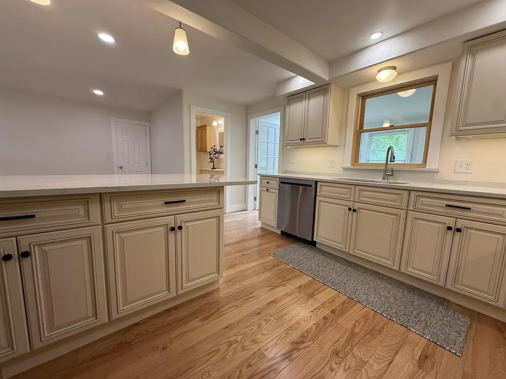 6 Griffin Avenue Londonderry NH 03053