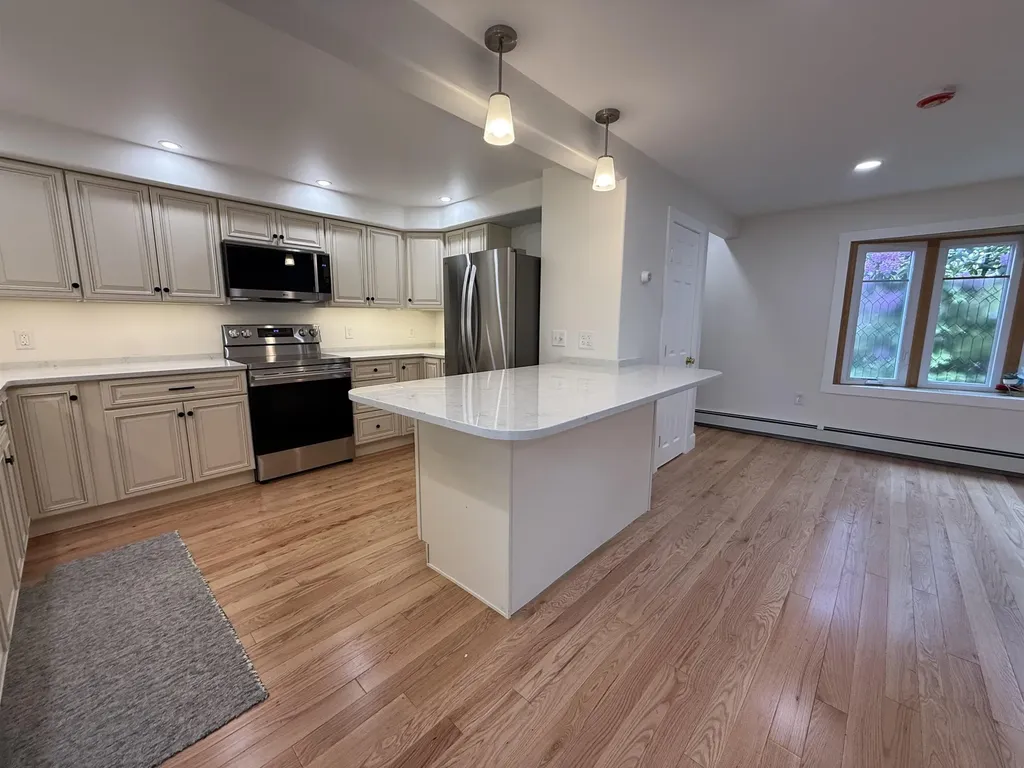 6 Griffin Avenue Londonderry NH 03053
