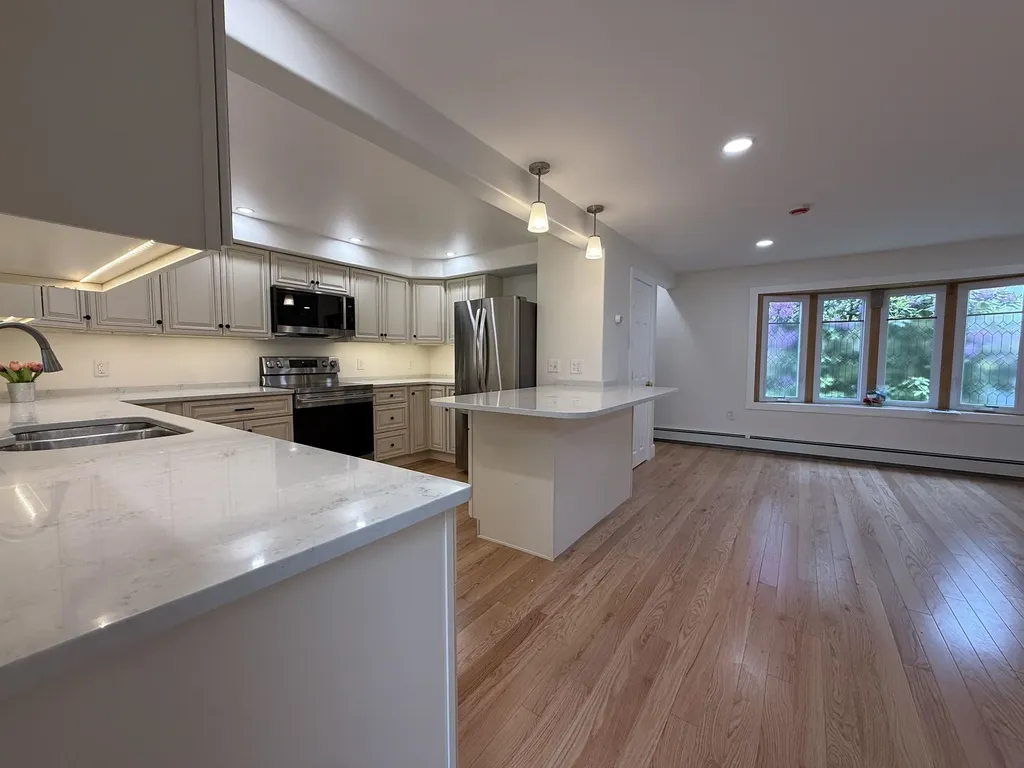 6 Griffin Avenue Londonderry NH 03053