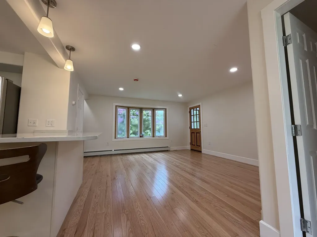 6 Griffin Avenue Londonderry NH 03053