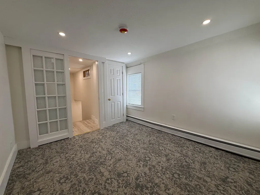 6 Griffin Avenue Londonderry NH 03053