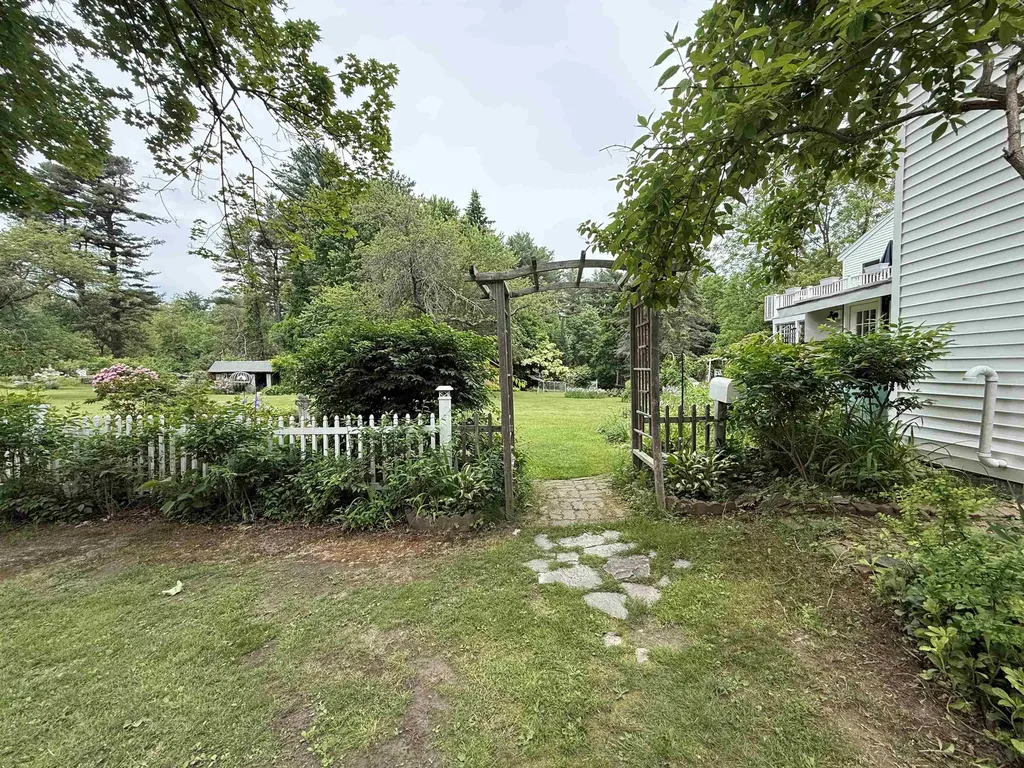 6 Griffin Avenue Londonderry NH 03053