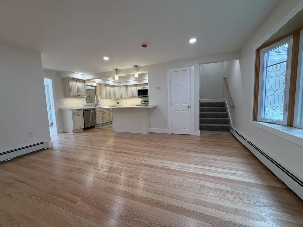 6 Griffin Avenue Londonderry NH 03053