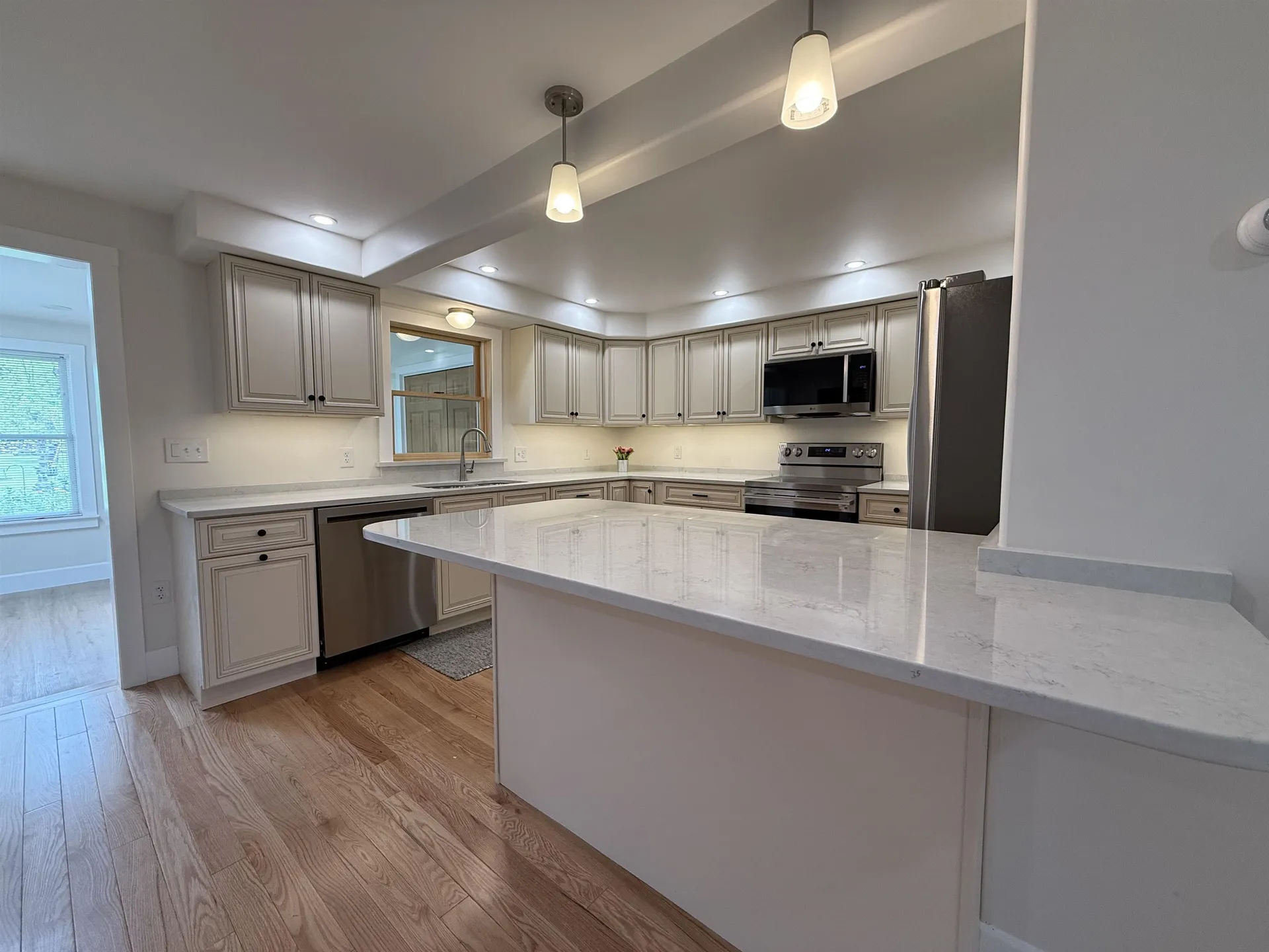 6 Griffin Avenue Londonderry NH 03053