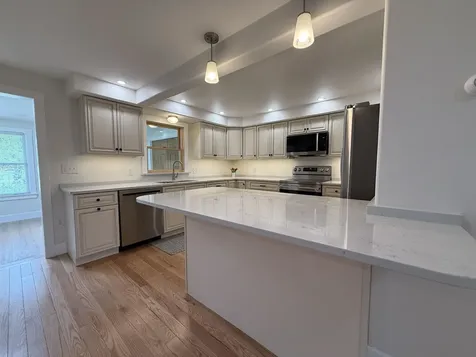 6 Griffin Avenue Londonderry NH 03053