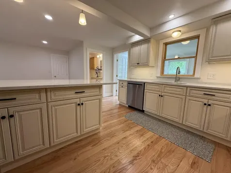 6 Griffin Avenue Londonderry NH 03053