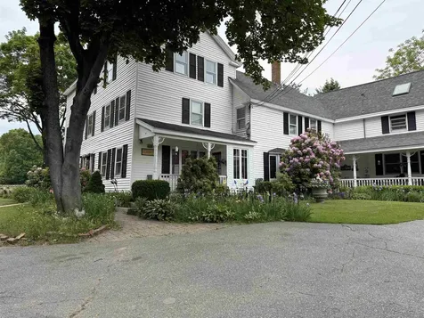6 Griffin Avenue Londonderry NH 03053