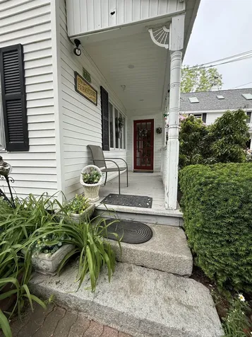 6 Griffin Avenue Londonderry NH 03053