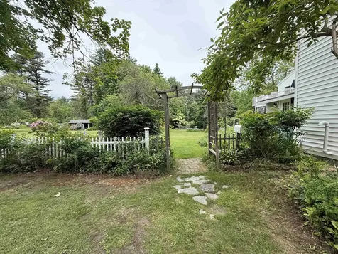 6 Griffin Avenue Londonderry NH 03053