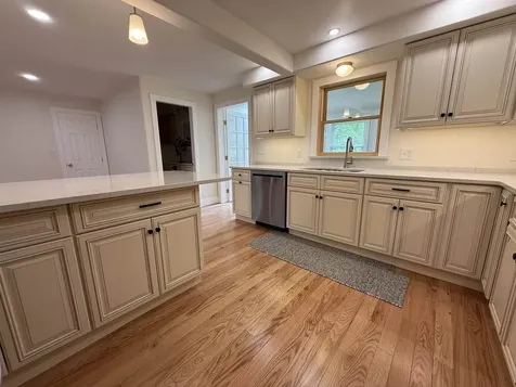 6 Griffin Avenue Londonderry NH 03053