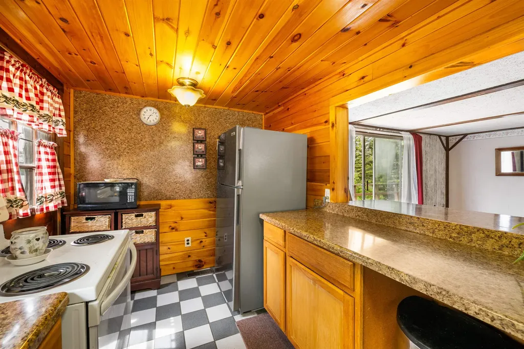 25 Lake Francis Drive Pittsburg NH 03592