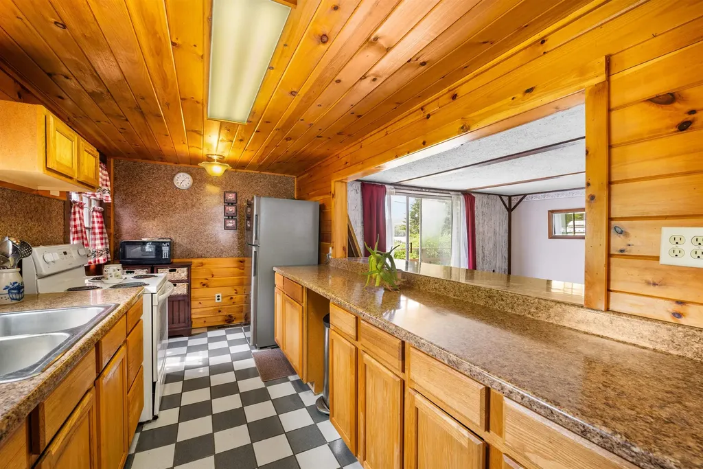 25 Lake Francis Drive Pittsburg NH 03592