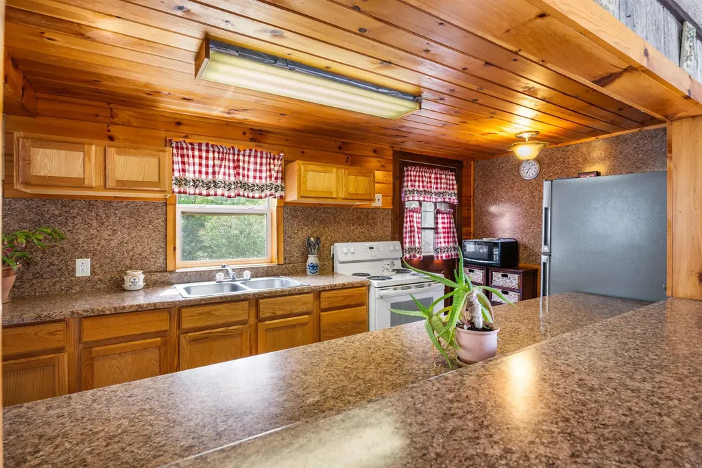 25 Lake Francis Drive Pittsburg NH 03592
