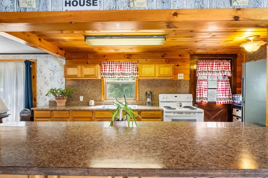 25 Lake Francis Drive Pittsburg NH 03592