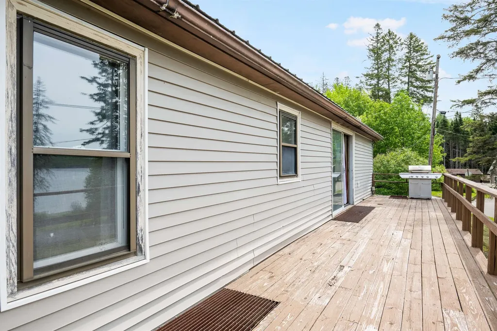 25 Lake Francis Drive Pittsburg NH 03592