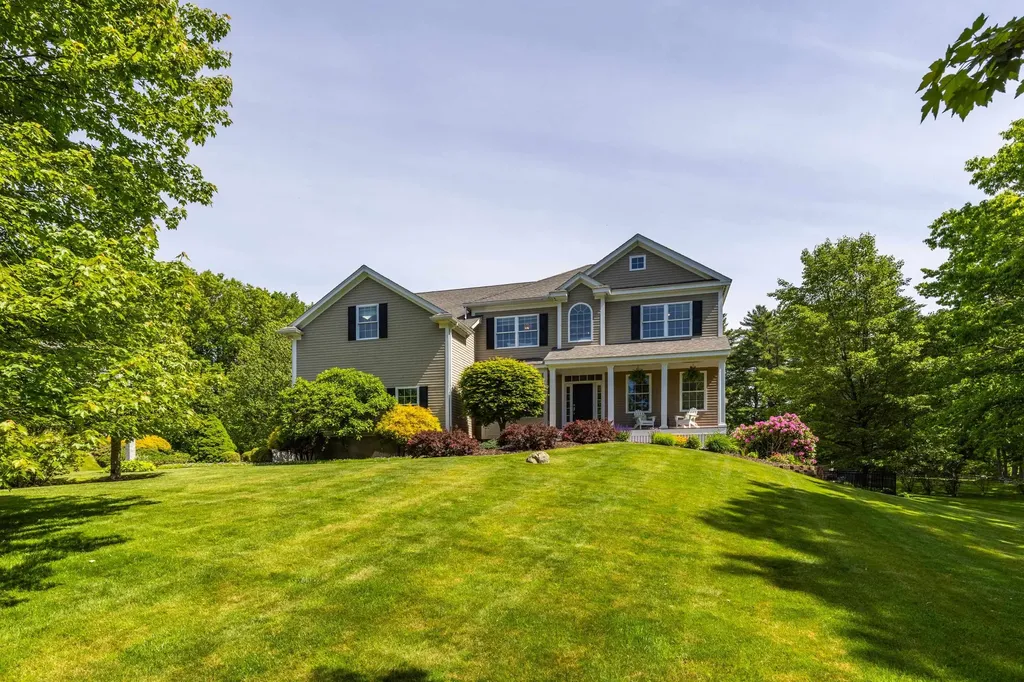 8 Heron Way Stratham NH 03885