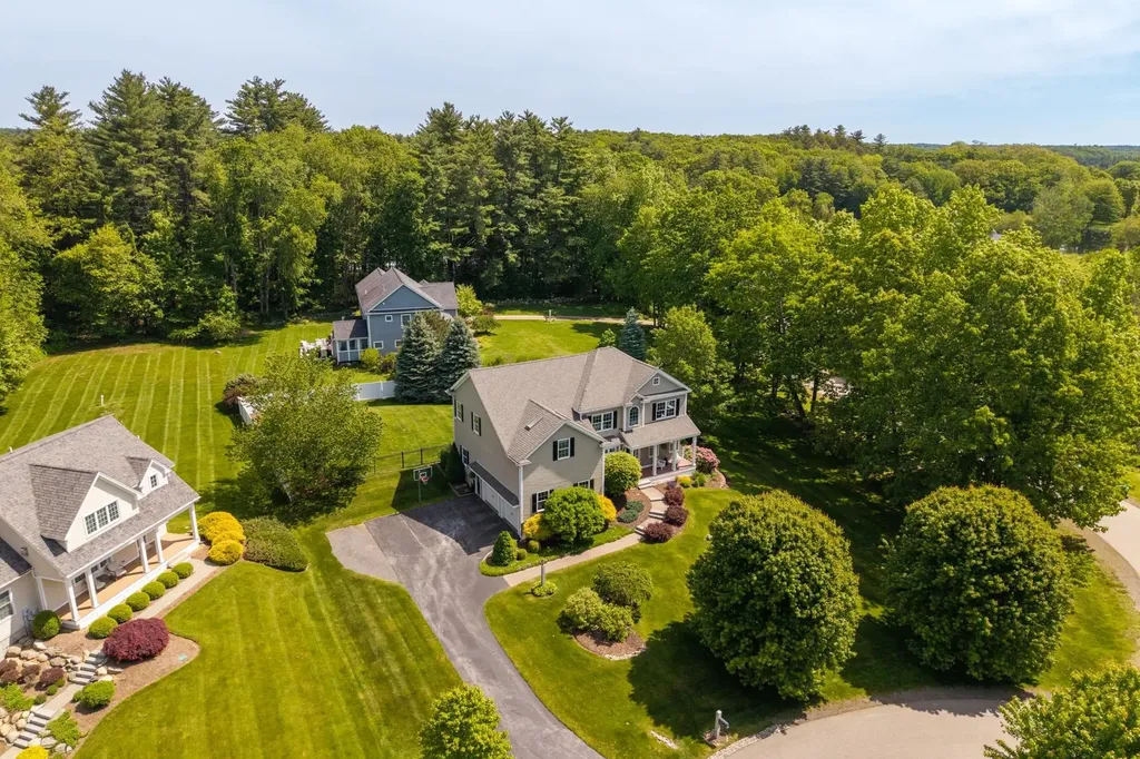 8 Heron Way Stratham NH 03885