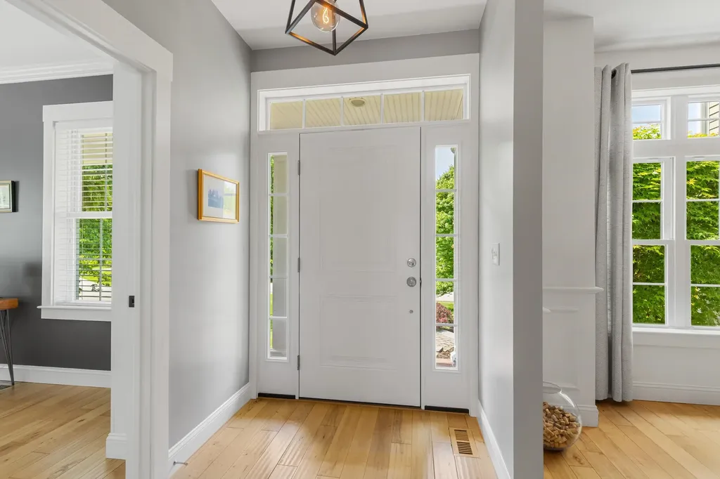 8 Heron Way Stratham NH 03885