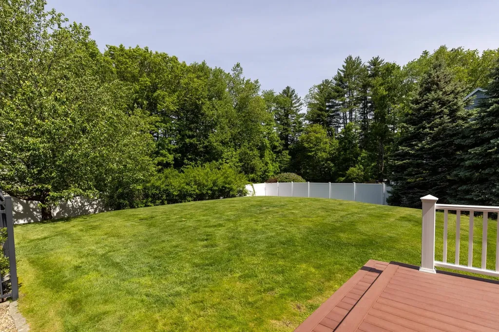 8 Heron Way Stratham NH 03885