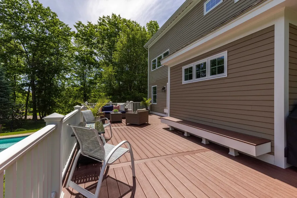 8 Heron Way Stratham NH 03885
