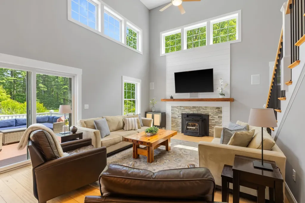 8 Heron Way Stratham NH 03885