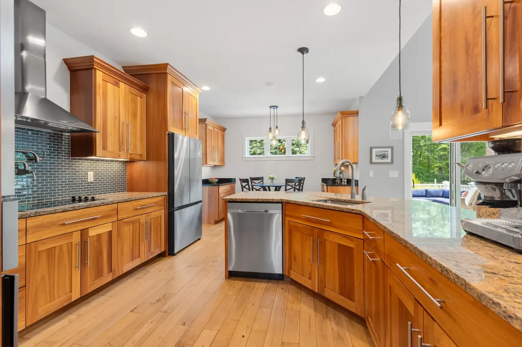 8 Heron Way Stratham NH 03885