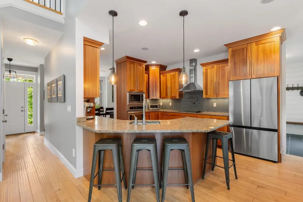 8 Heron Way Stratham NH 03885