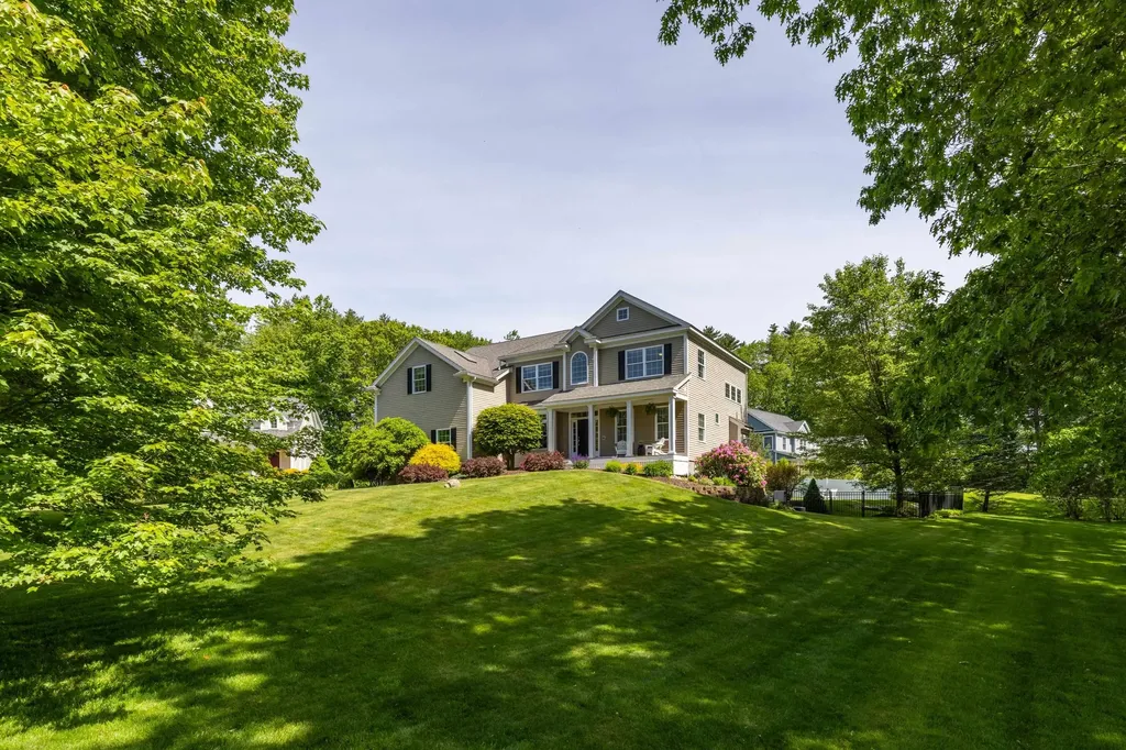 8 Heron Way Stratham NH 03885