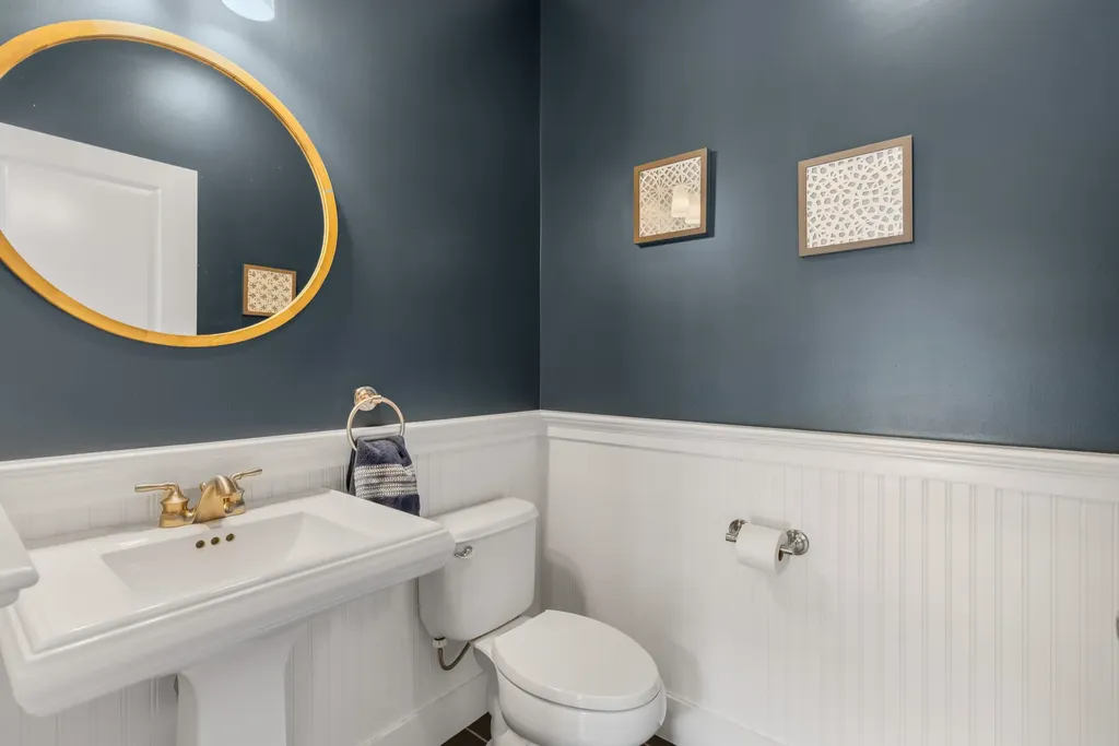 8 Heron Way Stratham NH 03885