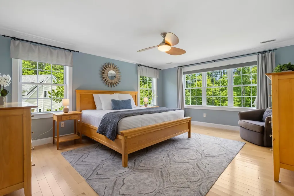 8 Heron Way Stratham NH 03885
