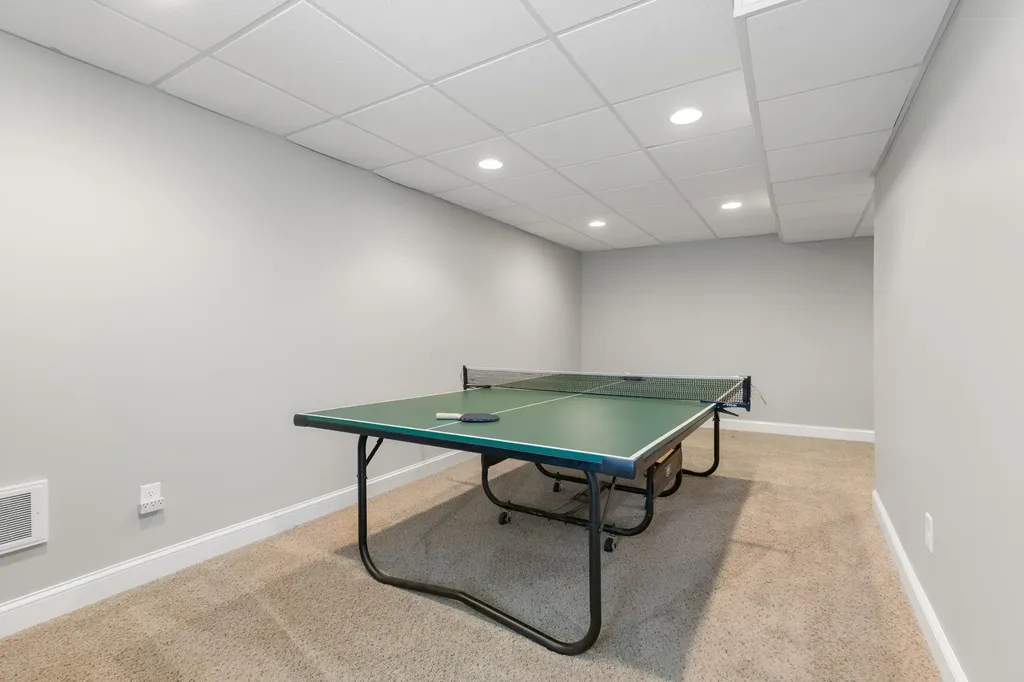 8 Heron Way Stratham NH 03885