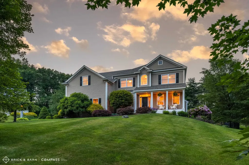8 Heron Way Stratham NH 03885